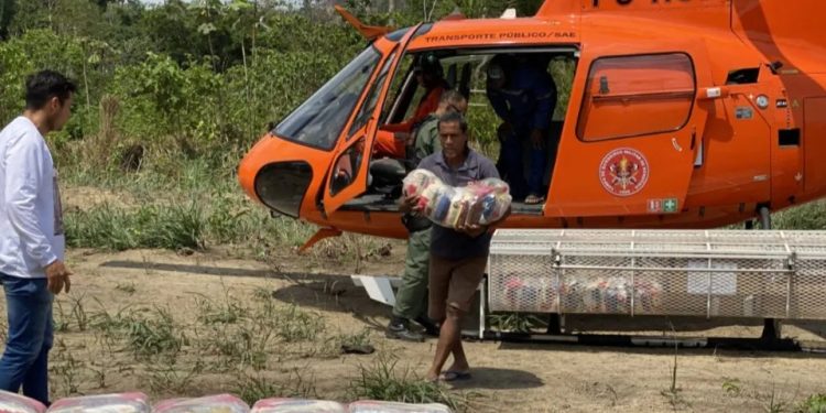 Governo de Rondônia distribui cestas básicas para famílias de extrativistas afetadas por incêndios