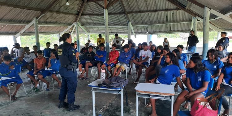 Patrulha Maria da Penha e Proerd promovem ciclo de palestras sobre violência e saúde na comunidade indígena