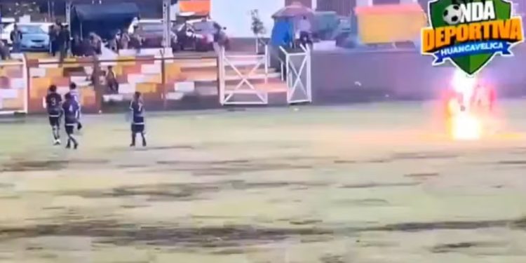 Jogador morre atingido por raio durante partida no Peru