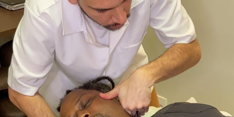 Quiropraxia Ganha Espaço como Alternativa para Saúde Integral