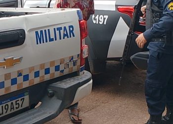 Membro de facção é preso com revólver ao demonstrar nervosismo ao ver a PM