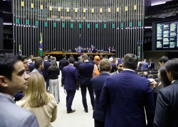 Deputados de Rondônia assinam PEC que propõe fim da jornada 6×1