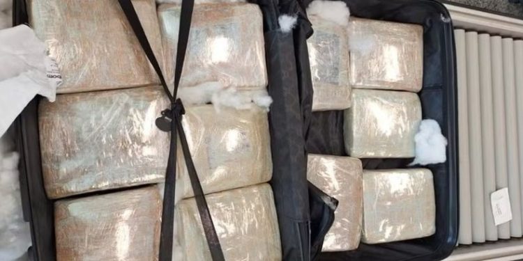 Mulher é detida com 11 kg de Maconha em aeroporto de Porto Velho