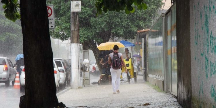 Umidade da Amazônia traz chuvas isoladas a Rondônia nesta terça-feira