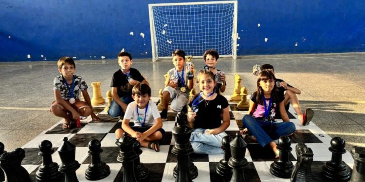 Torneio de Xadrez reúne atletas de diferentes idades em Jaru