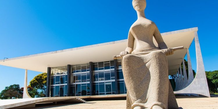 STF inicia julgamento sobre responsabilidade das redes sociais no Brasil