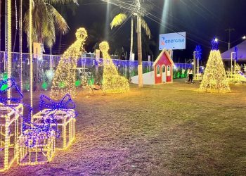 Natal iluminado da Energisa atrai público, mas tarifas altas continuam sendo tema de debate