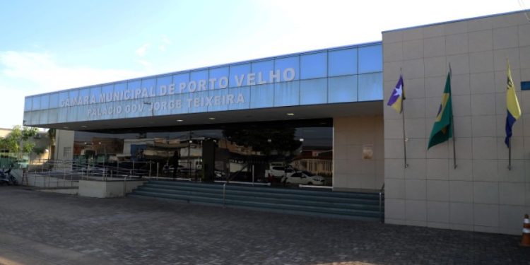 Câmara de Porto Velho aprova aumento salarial para prefeito e secretariado