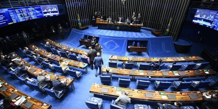 Senado conclui votação de proposta que altera regras do salário mínimo e BPC