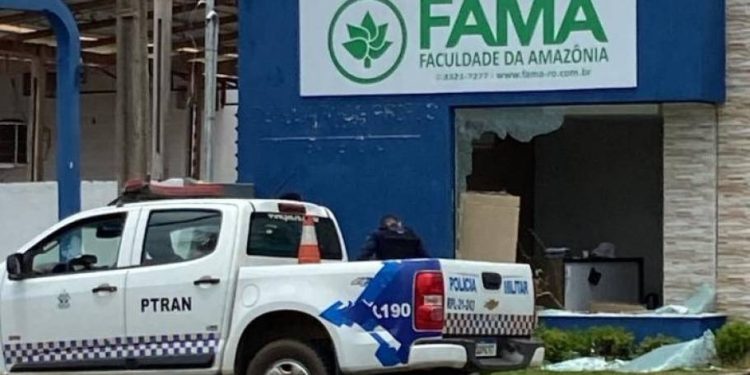 Mulher em surto ataca psiquiatra e danifica estrutura de faculdade em Vilhena
