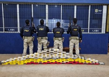 PRF intercepta veículo com mais de 125 kg de entorpecentes em Ariquemes