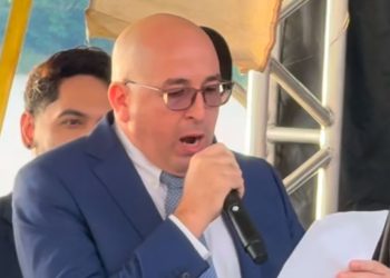 GEDEÃO NEGREIROS É VAIADO EM POSSE E PRESIDÊNCIA GERA POLÊMICA