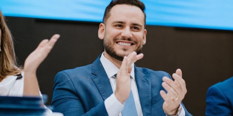 AFFONSO CÂNDIDO ASSUME A PREFEITURA DE JI-PARANÁ