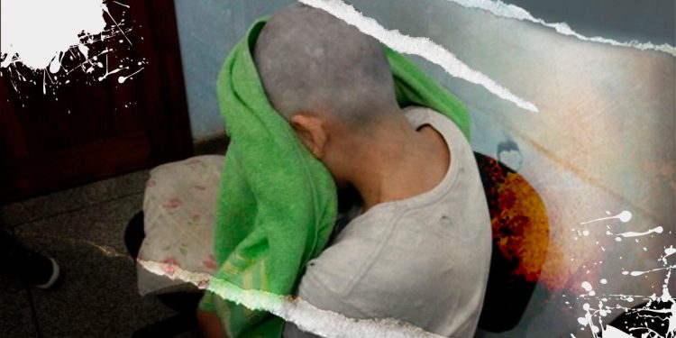 Homem usa facão para arrancar cabelo da esposa após briga por cerveja em Porto Velho