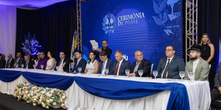 POSSE DO PREFEITO JEVERSON LIMA, VICE-PREFEITO GRÉCIO BENEDITO E 15 VEREADORES É REALIZADA EM JARU