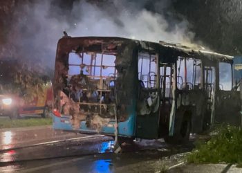 Terror em Rondônia: Criminosos incendeiam ônibus em Porto Velho, Candeias, Itapuã, Mirante da Serra e Guajará-Mirim