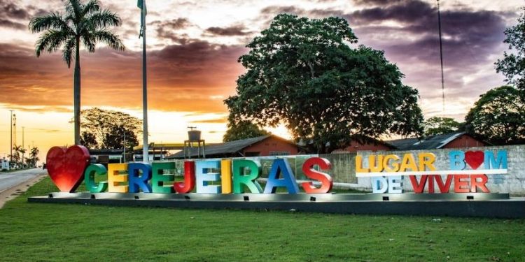 Vereadores de Cerejeiras votaram quase em unanimidade aumento de 45% no cartão-alimentação próprio