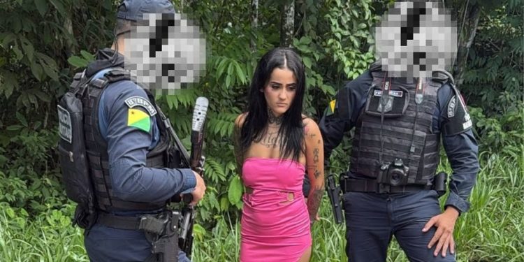 Suspeita de envolvimento na morte de cabo da PM em Porto Velho é presa no Acre