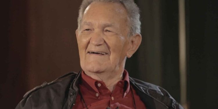 Morre Léo Batista, renomado jornalista esportivo, aos 92 anos