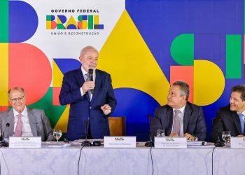 Governo enfrenta críticas por querer alterar normas de validade de alimentos