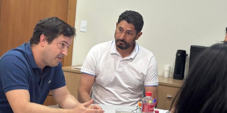 Vereador Márcio Pacele acompanha andamento de emendas parlamentares na Secretaria Municipal de Saúde