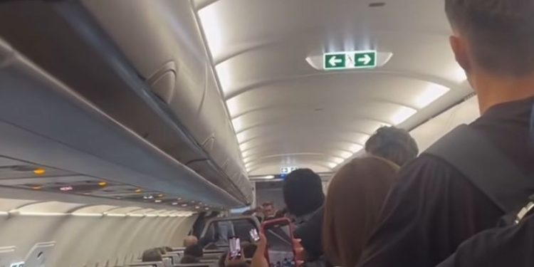 GRITOS DE DESESPERO! Passageiros enfrentam pânico em voo da Azul após cheiro de combustível
