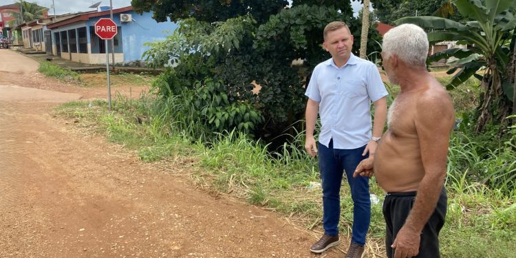 Vereador Pastor Bruno Luciano visita zona sul de Porto Velho para ouvir reclamações sobre obras inacabadas e transtornos na região