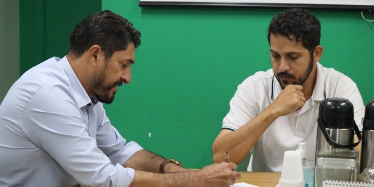 Vereador Márcio Pacele discute melhorias na infraestrutura da Ponta do Abunã com secretário da Semagric