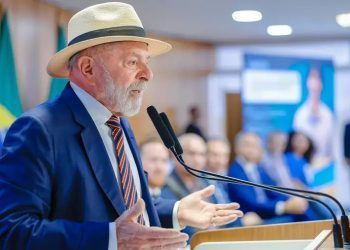 Pesquisa aponta que desaprovação de Lula sobe para 49% e ultrapassa aprovação pela primeira vez