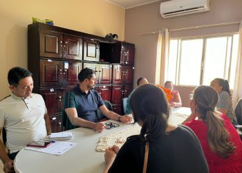 Vereador Márcio Pacele se reúne com comunidade escolar em Nova Califórnia para ouvir demandas