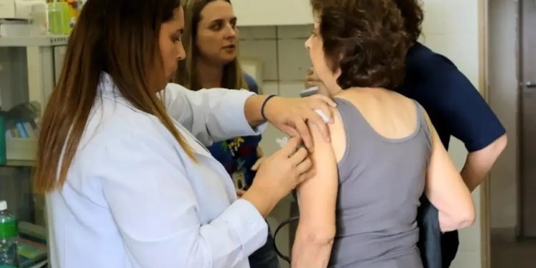 Vacinação contra a gripe no Norte encerra nesta sexta-feira, mas doses seguem disponíveis até julho