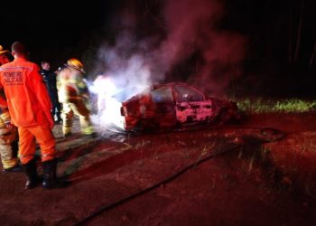 Carro é encontrado em chamas com corpo carbonizado na zona rural de Vilhena