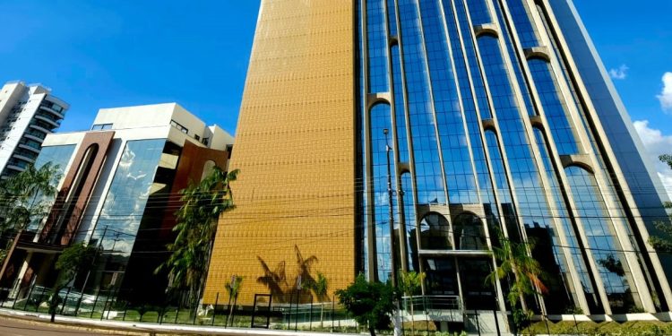 TCE-RO notifica Léo Moraes sobre irregularidades em licitação bilionária herdada da gestão Hildon Chaves