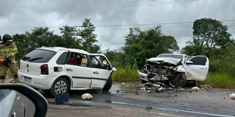 Grave acidente na RO-010 em Rolim de Moura deixa três mortos e quatro feridos