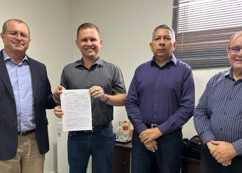 Vereador Pastor Bruno Luciano debate ampliação da isenção de IPTU para templos religiosos em reunião com a Semfaz