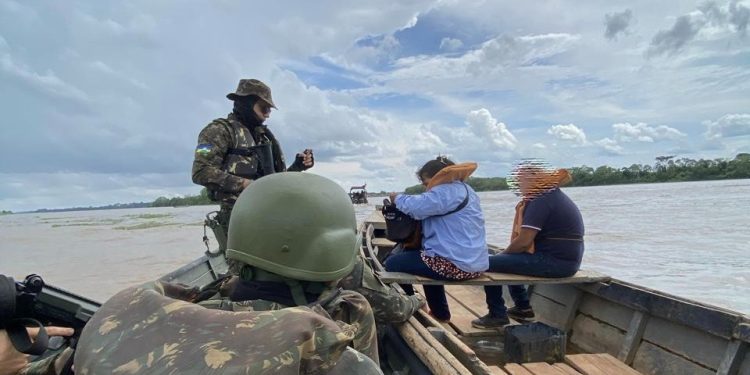 Restrição ao transporte aéreo leva crime às hidrovias e eleva violência nas comunidades ribeirinhas