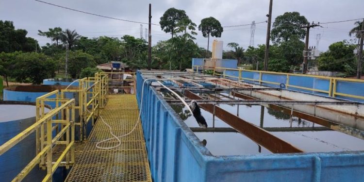 Falta de água atinge moradores após problema na rede da Caerd em Nova Mamoré