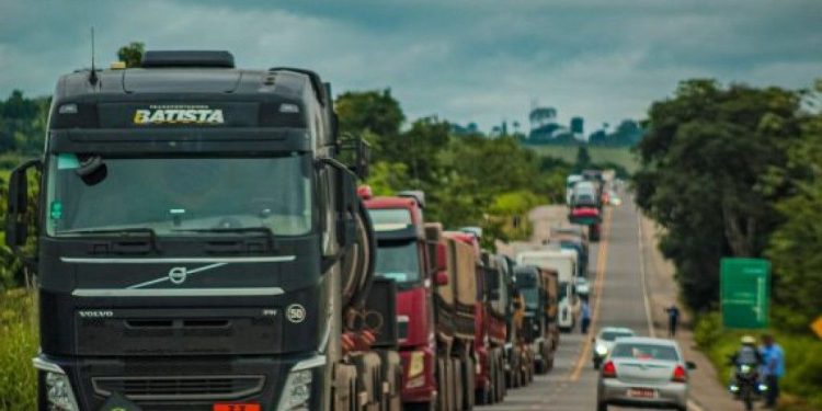 Governo defende concessão da BR-364 e destaca benefícios para infraestrutura e segurança