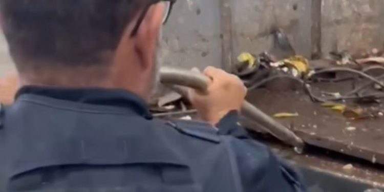 PRF intercepta caminhão e apreende 106 kg de cocaína escondidos em carga de sucata