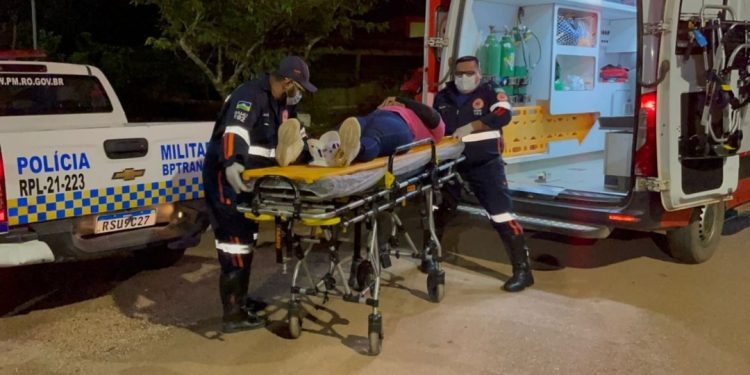 Motociclista sofre queda após atropelar cachorro na avenida Campos Sales