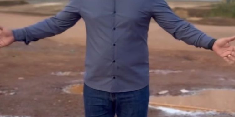 Vereador pega no pé e frisa embate com governador por asfalto no bairro Três Marias