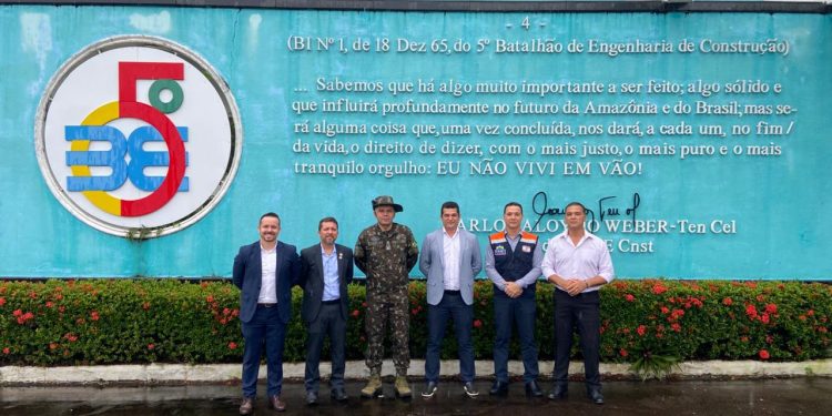 Vereador Adalto de Bandeirantes visita 5º BEC acompanhado da AORE/RO