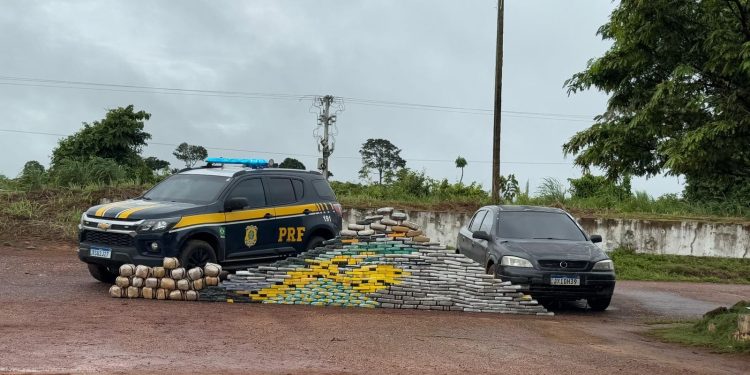PRF apreende mais de 300 kg de drogas em Guajará-Mirim após perseguição