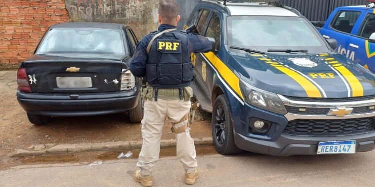 PRF localiza veículo furtado há mais de uma década em Porto Velho