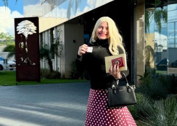 Advogada Valentina Franco recebe credencial da OAB/RO como primeira mulher trans advogada do estado