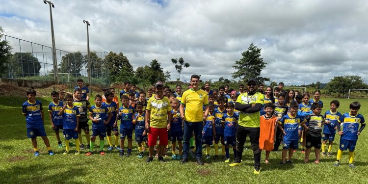Vereador Adalto de Bandeirantes visita projeto social e aponta necessidade de melhorias