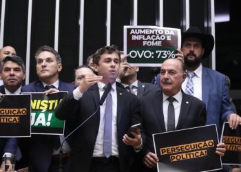 Nikolas Ferreira critica denúncia da PGR e questiona narrativa sobre tentativa de golpe