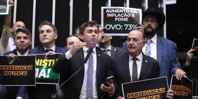 Nikolas Ferreira critica denúncia da PGR e questiona narrativa sobre tentativa de golpe