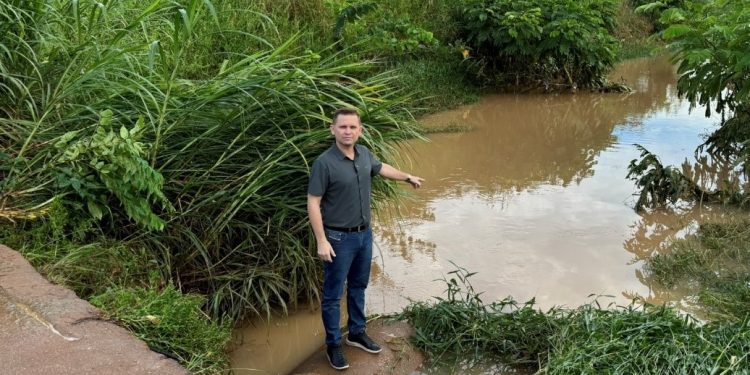 Vereador Pastor Bruno Luciano acompanha situação de alagamentos no bairro Novo Horizonte