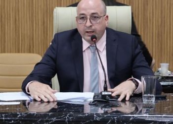 Servidores cobram presidente da Câmara sobre atraso na implementação da reestruturação administrativa